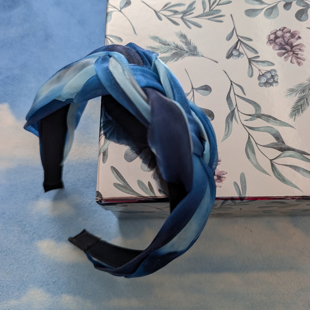 Elegant Blue Gradient Headband